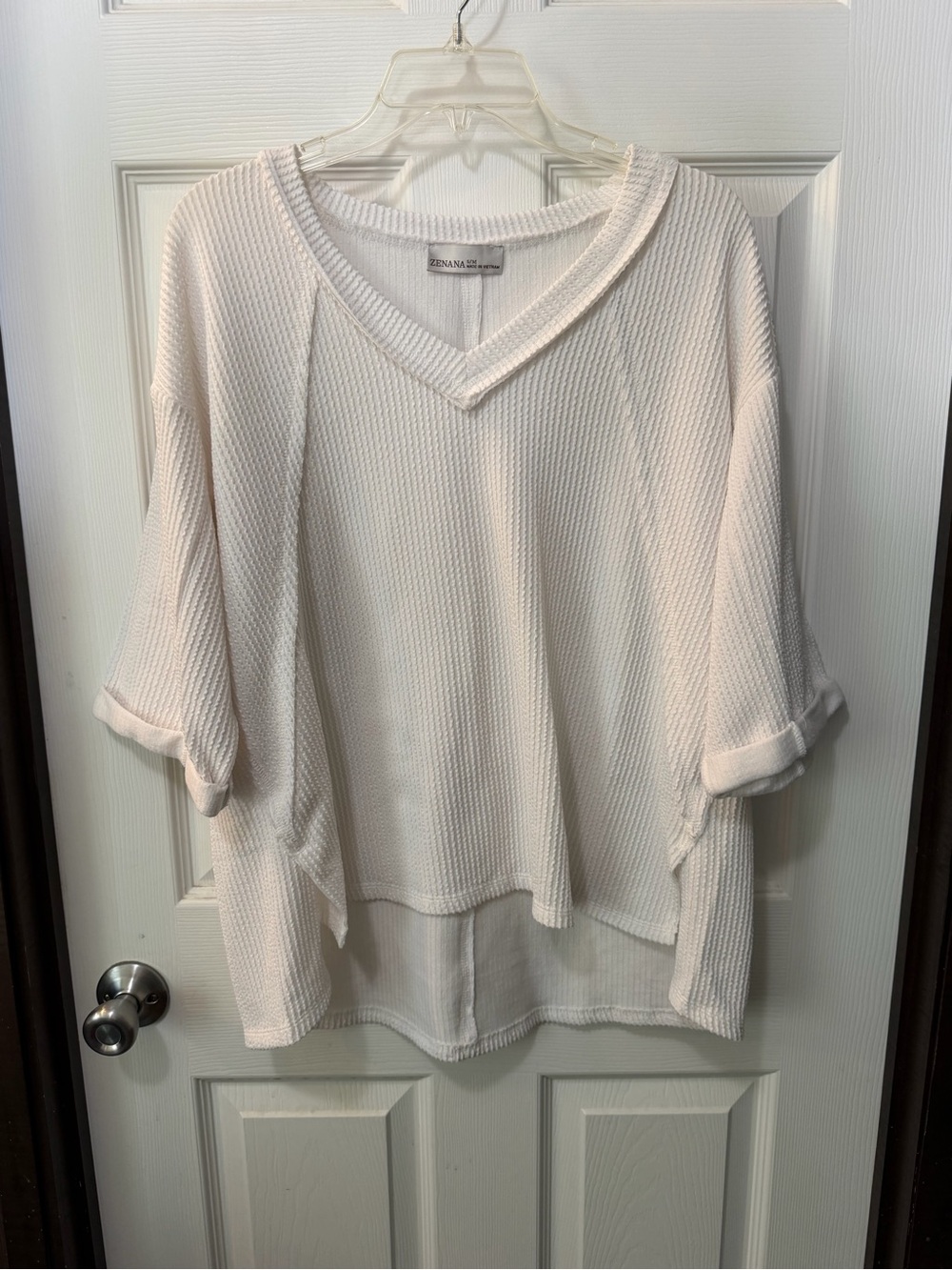 Zenana Off White Waffle V‑Neck Ribbed Pullover High/Low Hemline Top Sz S/M
